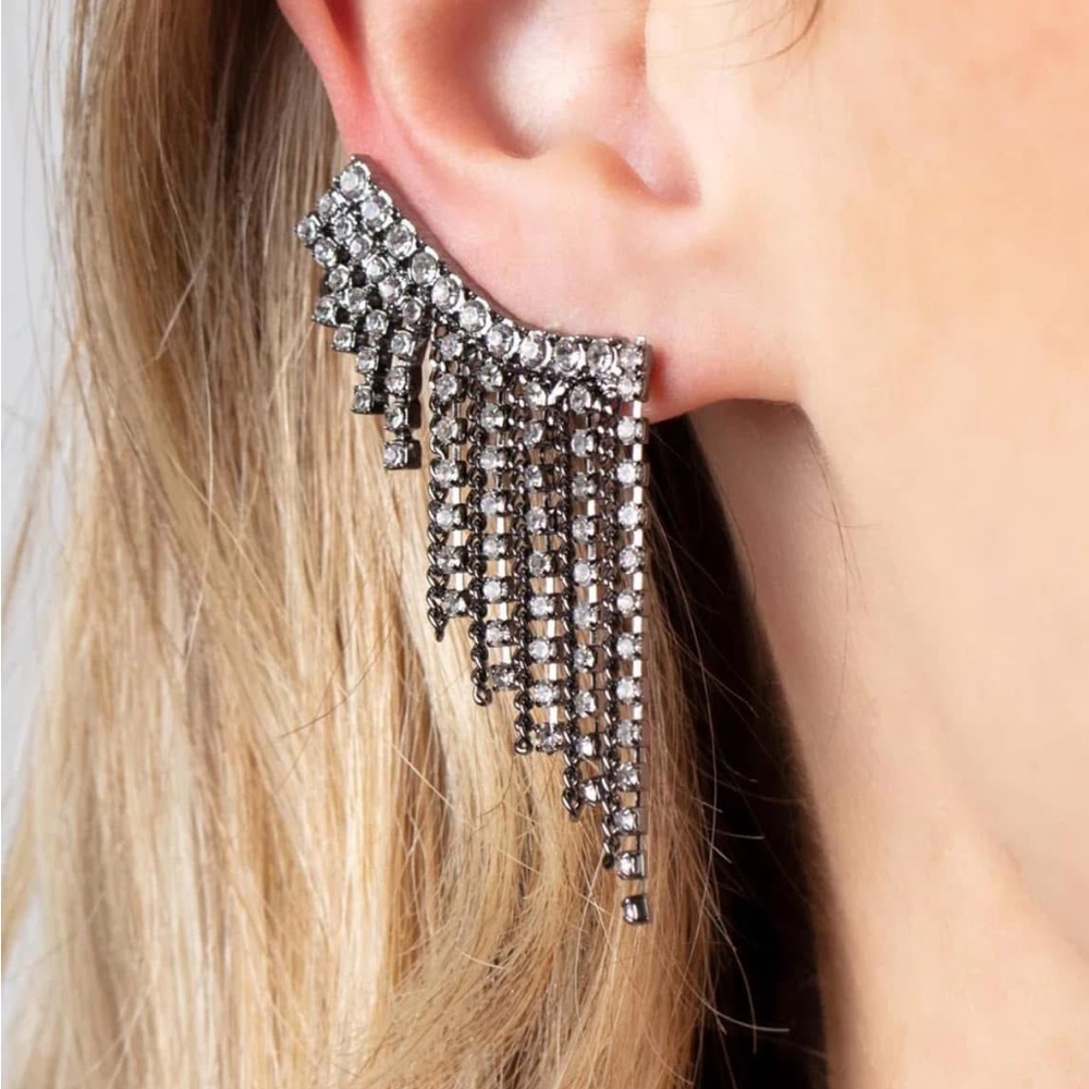 Paparazzi ear crawler earring